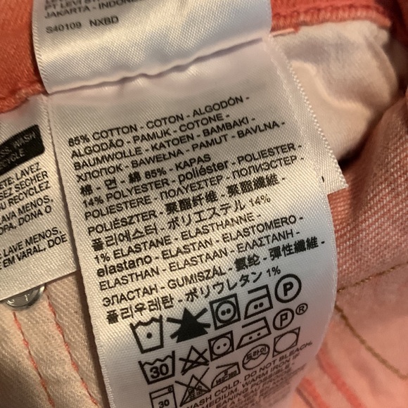 Levi’s 511 Slim NWT pink patterned jeans. 85% cotton size 38x32 gorgeous! - Picture 9 of 9